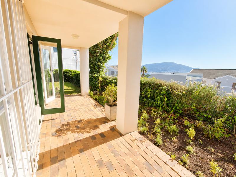 1 Bedroom Property for Sale in Vredehoek Western Cape